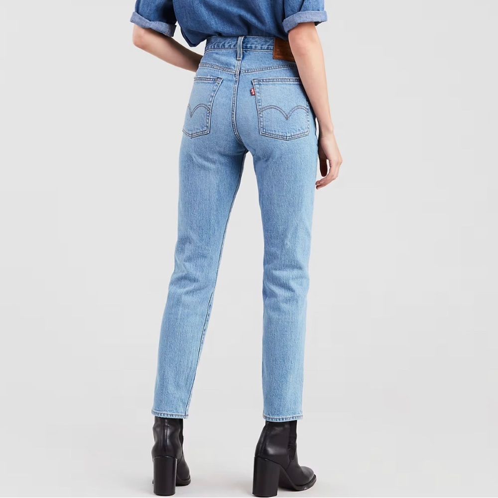 Levi's Wedgie Icon fit High-Rise Jeans like new!